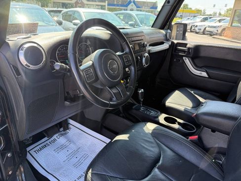 Used 2015 Jeep Wrangler Unlimited Sahara w/ Connectivity Group AWD/4WD image 17