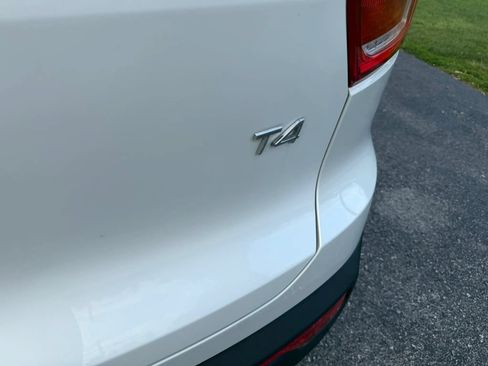 Used 2021 Volvo XC40 T4 Momentum FWD image 39