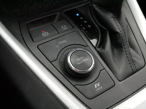 Used 2021 Toyota RAV4 XLE image 29