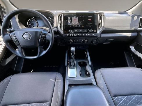 Used 2025 Nissan Frontier SV RWD image 8