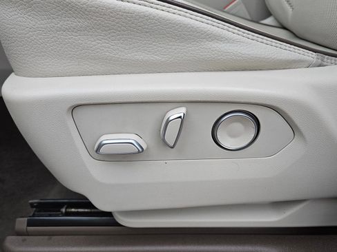 Used 2021 GMC Yukon Denali w/ Denali Premium Package image 23