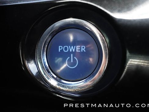 Used 2020 Toyota Prius L Eco image 25