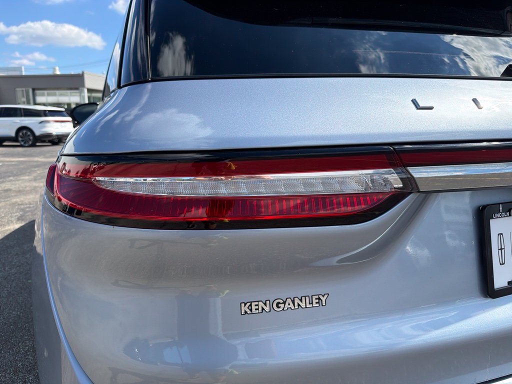Used 2022 Lincoln Corsair AWD w/ Equipment Group 101A image 7
