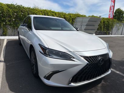 Used 2024 Lexus ES 300h w/ Accessory Package (Z2)