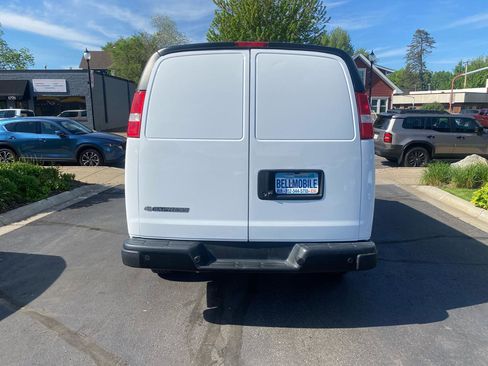 Used 2021 Chevrolet Express 2500 w/ Driver Convenience Package RWD image 4