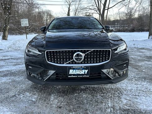Certified 2024 Volvo V60 B5 Cross Country Plus image 3