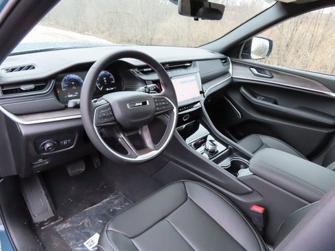 New 2026 Jeep Grand Cherokee Limited w/ Luxury Tech Group II AWD/4WD image 20