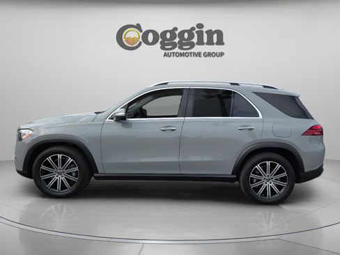 Used 2025 Mercedes-Benz GLE 450e 4MATIC w/ Winter Package image 3