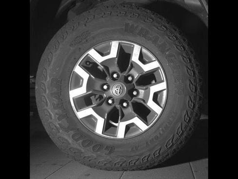 Certified 2023 Toyota Tacoma TRD Off-Road AWD/4WD image 12