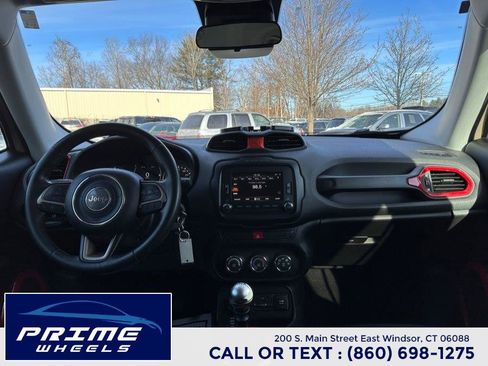Used 2015 Jeep Renegade Latitude image 18