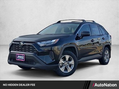 Used 2025 Toyota RAV4 LE AWD/4WD image 1