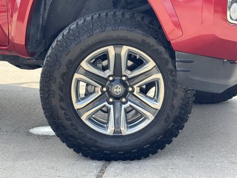 Used 2019 Toyota Tacoma Limited image 3