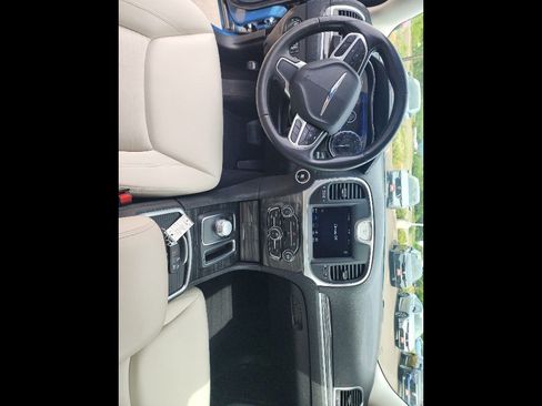 Used 2020 Chrysler 300 Touring image 13