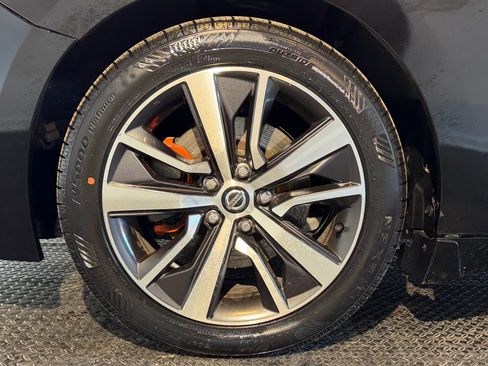 Used 2017 Nissan Maxima SR FWD image 8