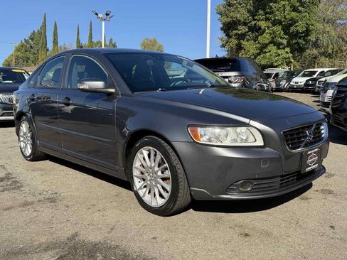 Used 2010 Volvo S40 2.4i image 1