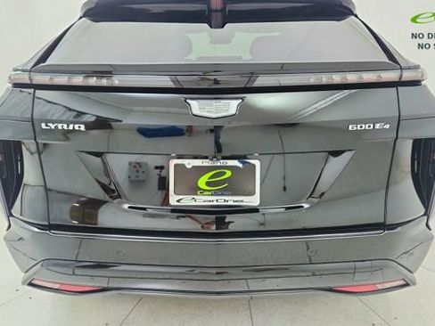 Used 2025 Cadillac Lyriq Sport AWD/4WD image 11