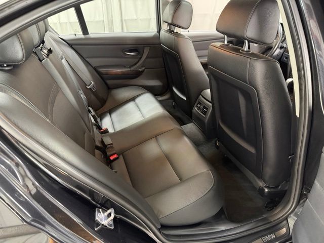 Used 2011 BMW 335i xDrive Sedan AWD/4WD image 10