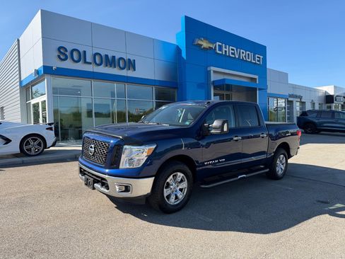 Used 2019 Nissan Titan SV AWD/4WD image 2