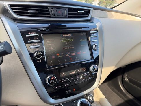Used 2020 Nissan Murano SV w/ Premium Package AWD/4WD image 9