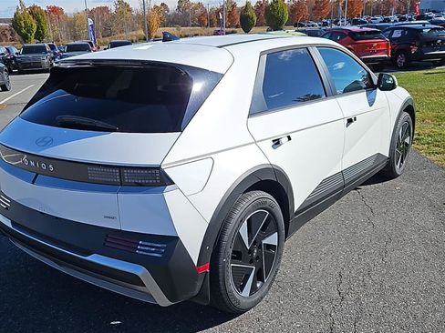 New 2025 Hyundai Ioniq 5 SE image 7