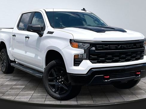 Used 2025 Chevrolet Silverado 1500 Custom Trail Boss w/ LPO, Dark Essentials Package AWD/4WD image 12