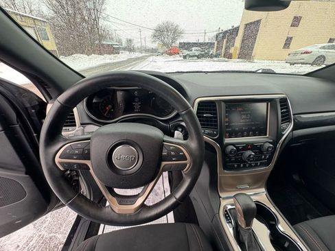 Used 2016 Jeep Grand Cherokee Laredo 75th Anniversary image 12