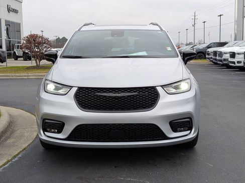 New 2026 Chrysler Pacifica Select image 2