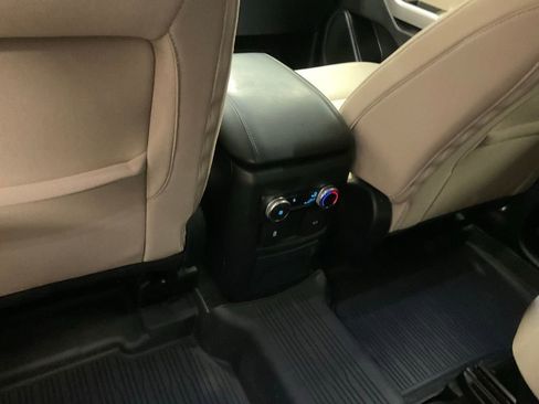 Used 2023 Ford Explorer XLT AWD/4WD image 28