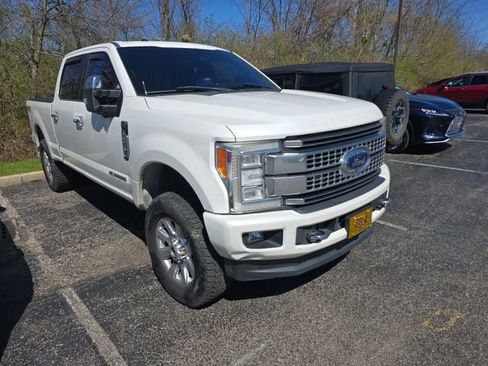 Used 2017 Ford F250 Platinum w/ Platinum Ultimate Package image 3