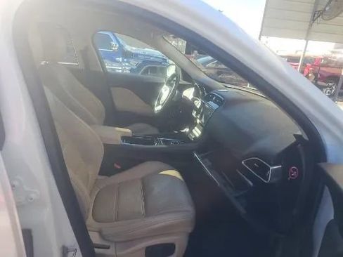 Used 2018 Jaguar F-PACE Prestige image 10