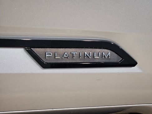 Used 2023 Toyota Tundra Platinum AWD/4WD image 40
