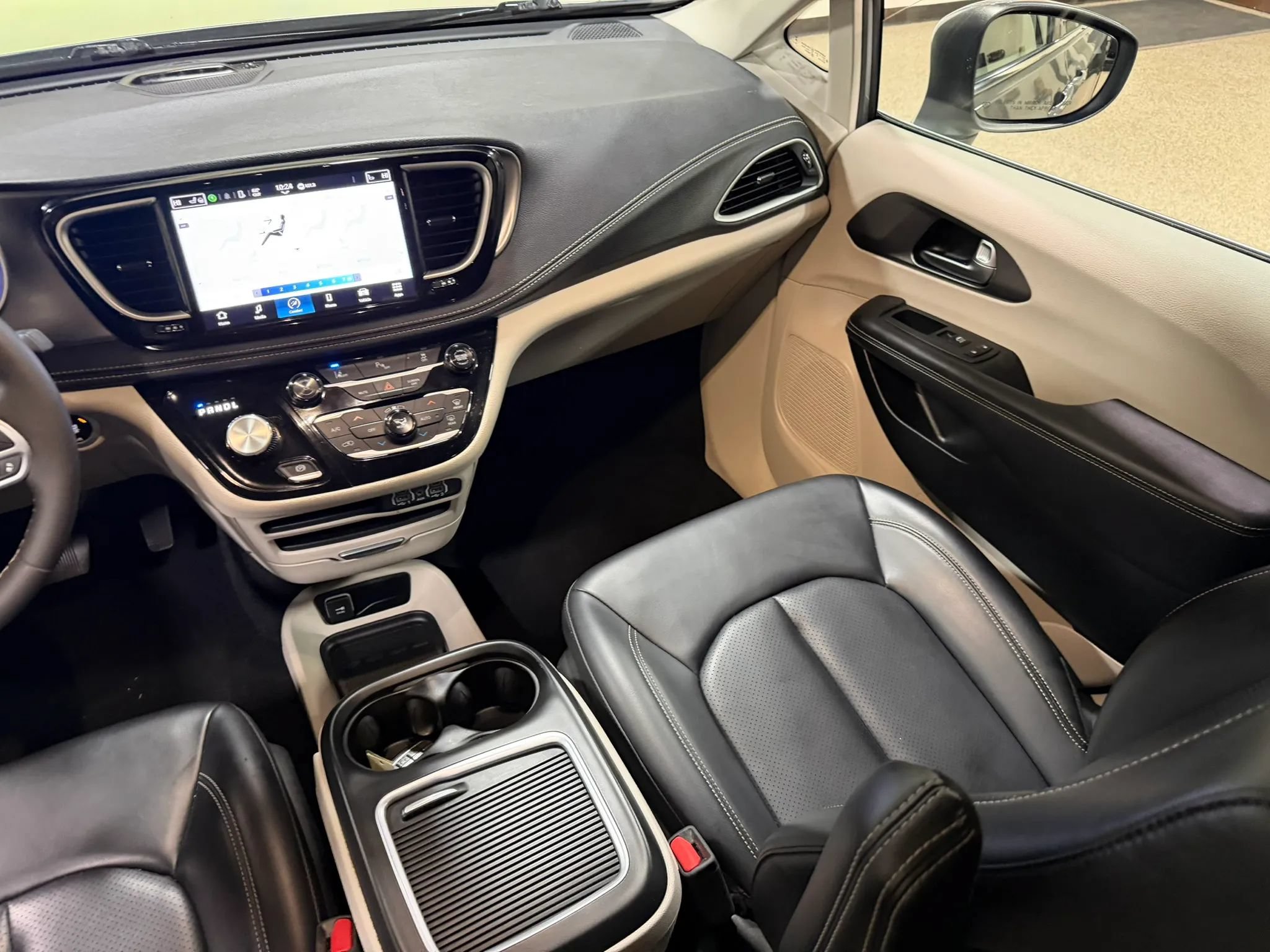 Used 2023 Chrysler Pacifica Touring-L FWD image 52