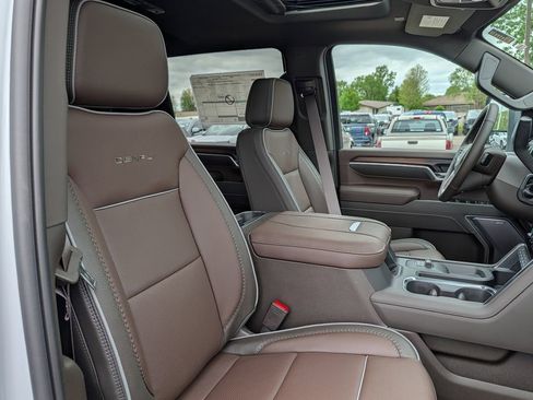 New 2026 GMC Sierra 3500 Denali w/ Denali Reserve Package AWD/4WD image 27