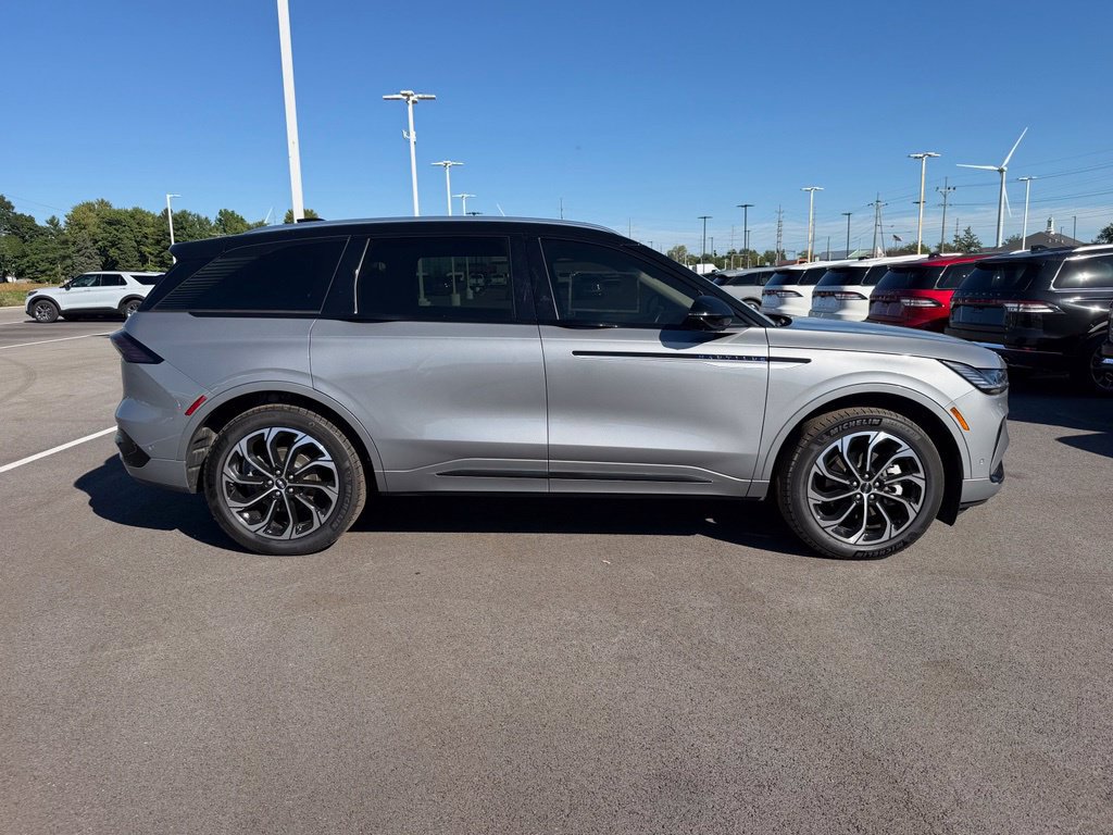 Used 2024 Lincoln Nautilus Reserve AWD/4WD image 5