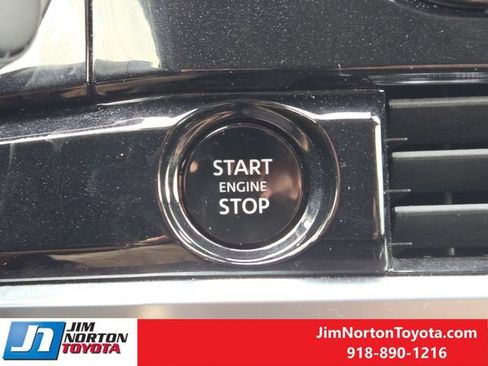 Used 2025 Nissan Pathfinder SV FWD image 21