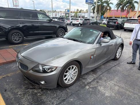Used 2004 BMW Z4 2.5i RWD image 1