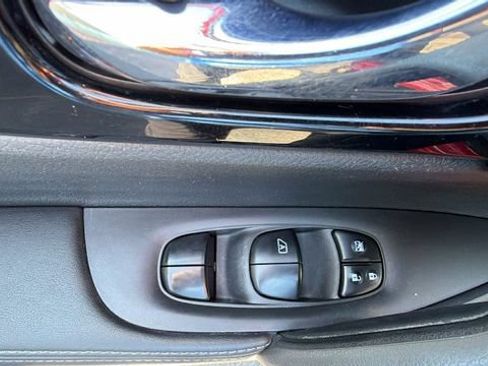 Used 2018 Nissan Rogue Sport SV w/ SV All-Weather Package AWD/4WD image 18