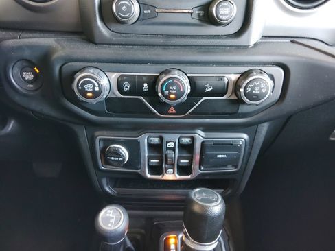 Used 2018 Jeep Wrangler Unlimited Sport S AWD/4WD image 31