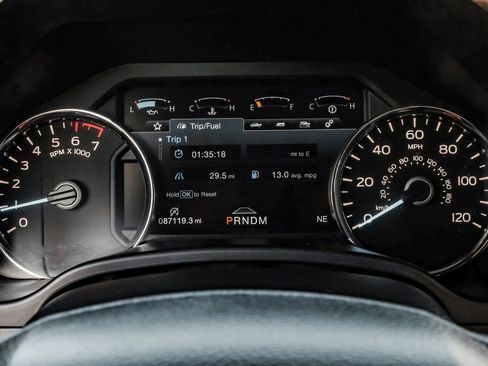 Used 2018 Ford F150 Platinum w/ Equipment Group 701A Luxury image 19