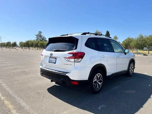 Used 2021 Subaru Forester Premium AWD/4WD image 6