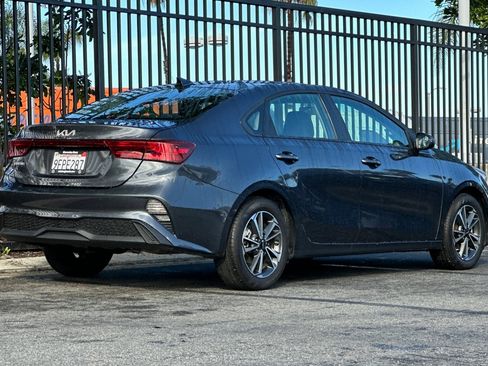 Used 2023 Kia Forte LXS w/ LXS Technology Package image 4