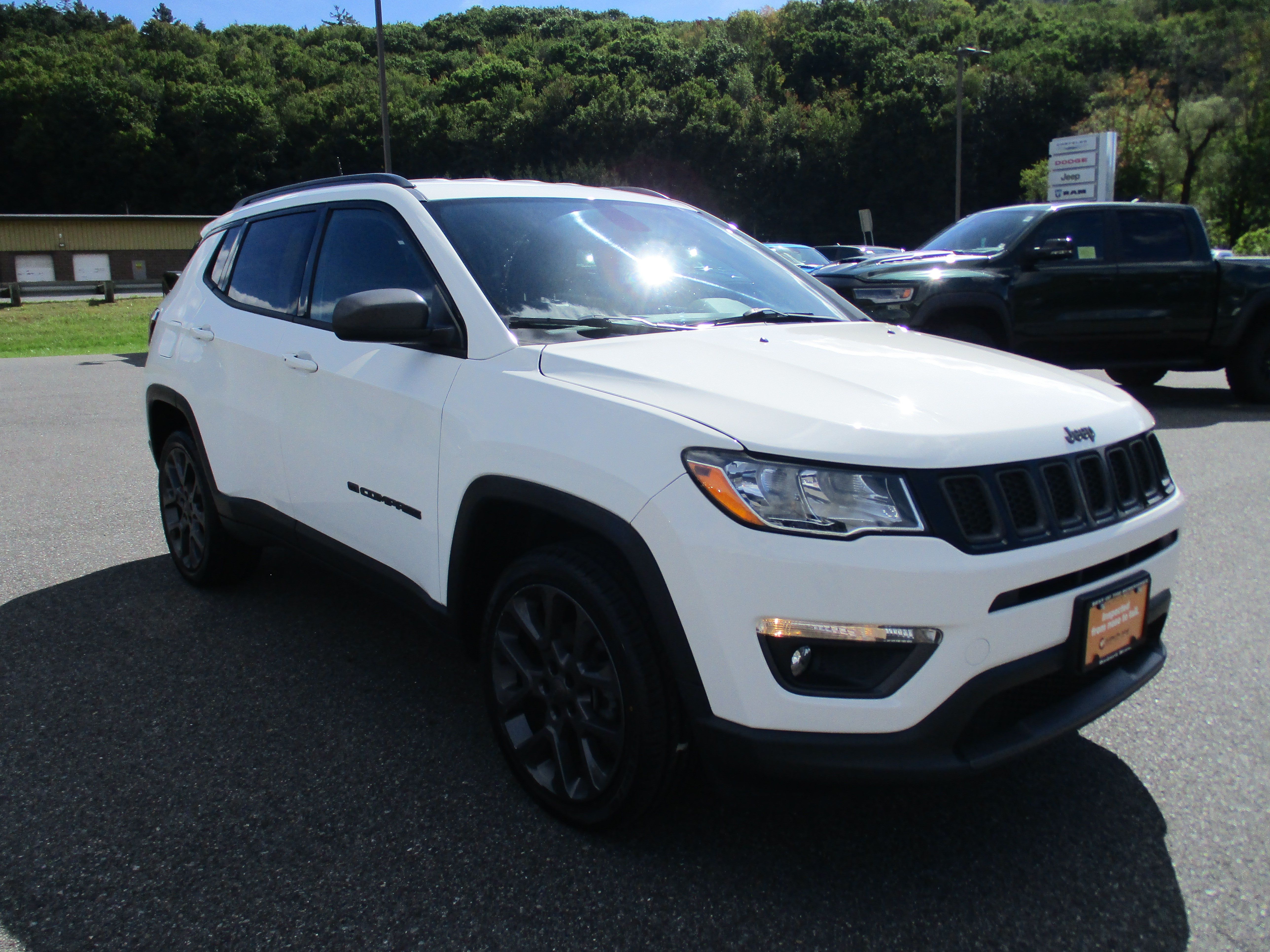 Used 2021 Jeep Compass Latitude AWD/4WD image 3