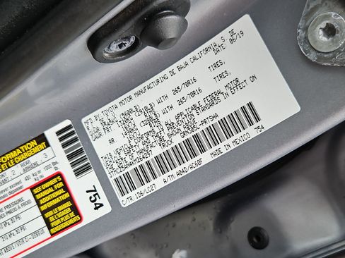 Used 2019 Toyota Tacoma TRD Off-Road image 31