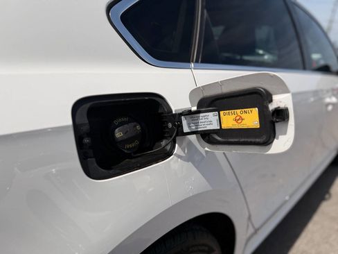 Used 2014 Volkswagen Passat TDI SE image 25