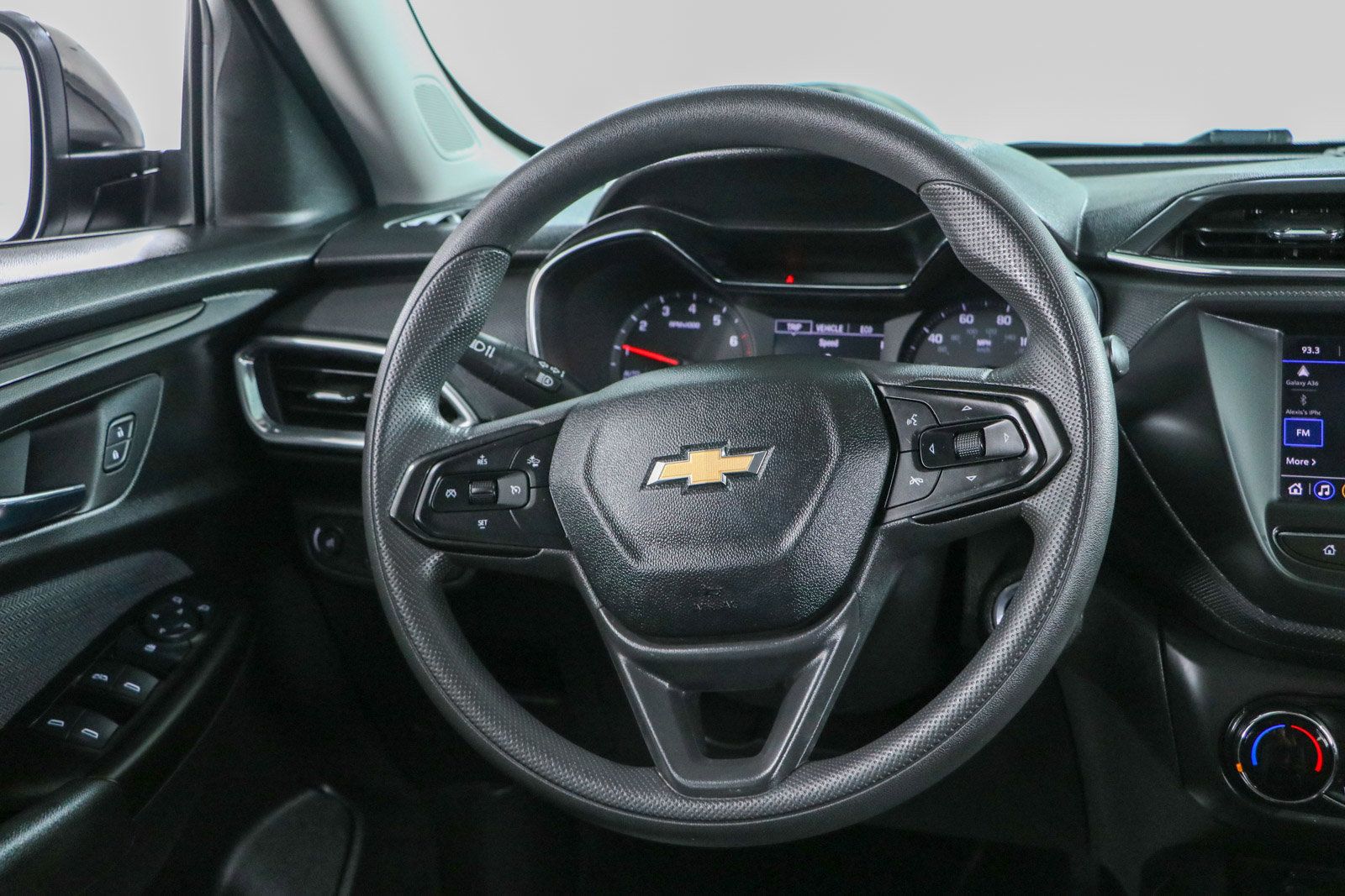 Used 2023 Chevrolet TrailBlazer LT FWD image 12