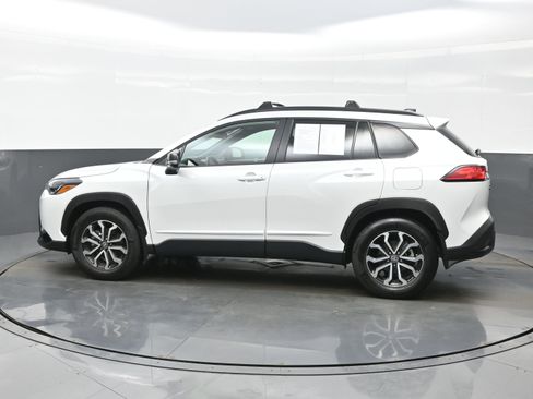 Used 2025 Toyota Corolla Cross AWD Hybrid w/ Moonroof Package image 3