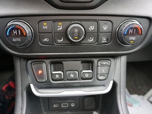 Certified 2019 GMC Terrain SLT w/ Preferred Package image 14