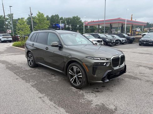 Used 2025 BMW X7 xDrive40i w/ M Sport Package AWD/4WD image 4