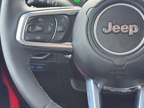 Used 2025 Jeep Wrangler Unlimited Sahara AWD/4WD image 16