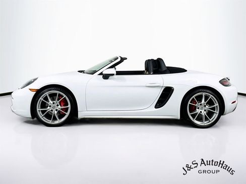Used 2018 Porsche 718 Boxster S image 4